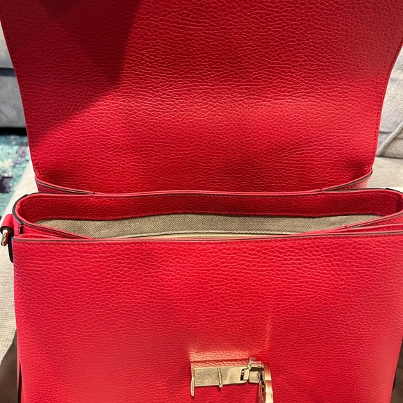 NEVER USED - GUCCI MEDIUM DOLLAR INTERLOCKING G SHOULDER BAG - Picture 11 of 16